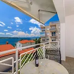 Apartment Mit Tollem Pool Nur 100 Meter Zum