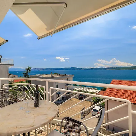 Mit Tollem Pool Nur 100 Meter Zum Apartment Crikvenica