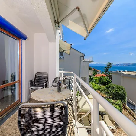 Mit Tollem Pool Nur 100 Meter Zum Crikvenica