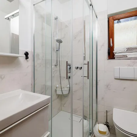 Mit Tollem Pool Nur 100 Meter Zum Apartmán Crikvenica