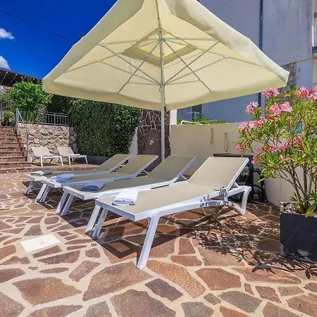 Mit Tollem Pool Nur 100 Meter Zum Apartmán Crikvenica