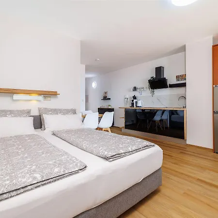 Mit Tollem Pool Nur 100 Meter Zum Apartmán *