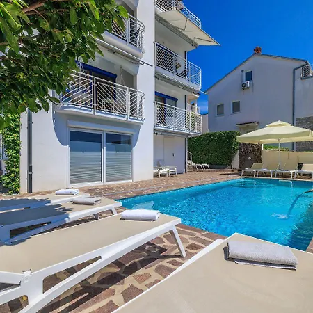 Apartment Mit Tollem Pool Nur 100 Meter Zum