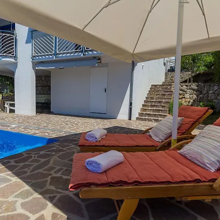 Apartment Mit Tollem Pool Nur 100 Meter Zum