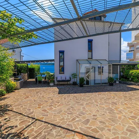 Mit Tollem Pool Nur 100 Meter Zum * Crikvenica
