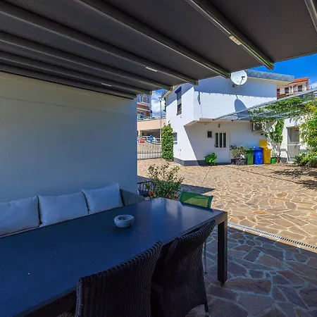 Mit Tollem Pool Nur 100 Meter Zum * 크리크베니카