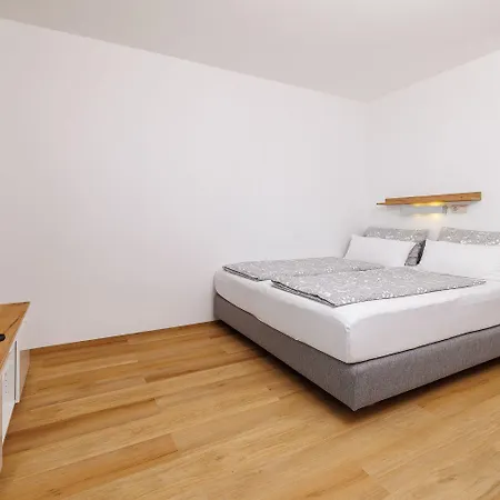 아파트 Mit Tollem Pool Nur 100 Meter Zum *