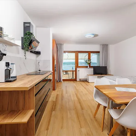 Mit Tollem Pool Nur 100 Meter Zum * 크리크베니카