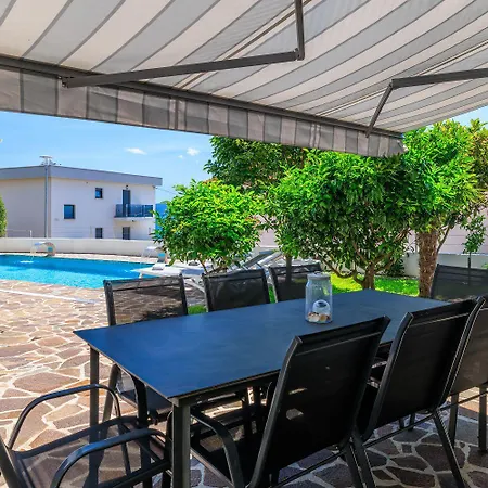 Mit Tollem Pool Nur 100 Meter Zum Daire Crikvenica