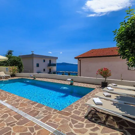 Mit Tollem Pool Nur 100 Meter Zum * Crikvenica