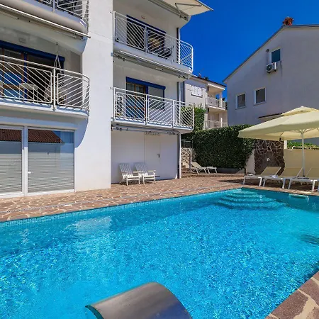 아파트 Mit Tollem Pool Nur 100 Meter Zum