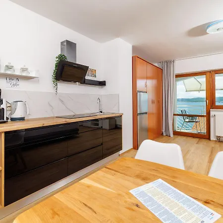 Mit Tollem Pool Nur 100 Meter Zum 크리크베니카